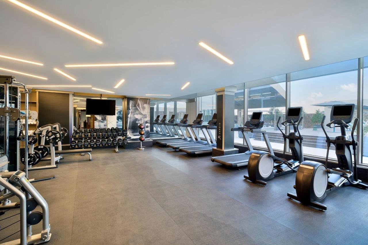 Jeddah Marriott Hotel Madinah Road 외부 사진 The gym at the hotel