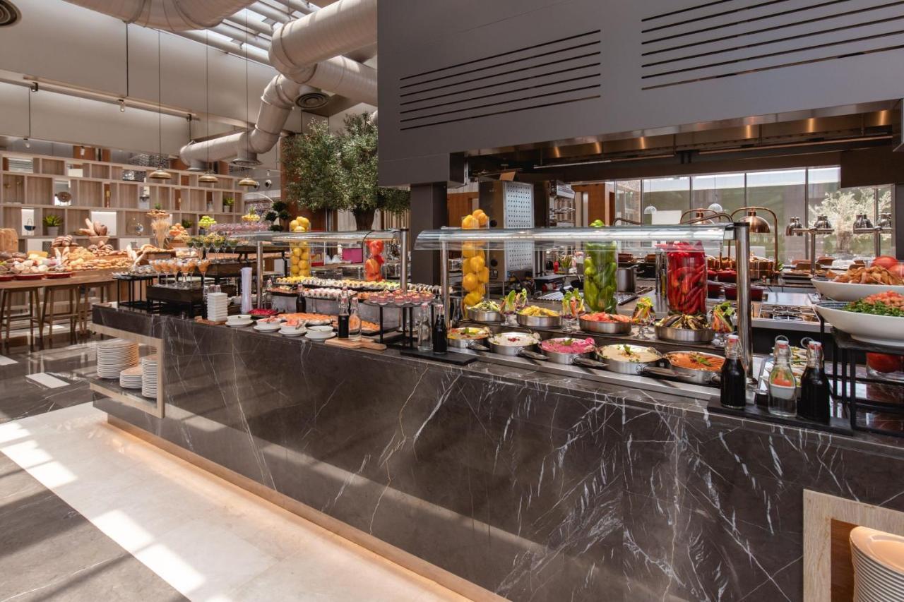 Jeddah Marriott Hotel Madinah Road 외부 사진 The buffet at the hotel