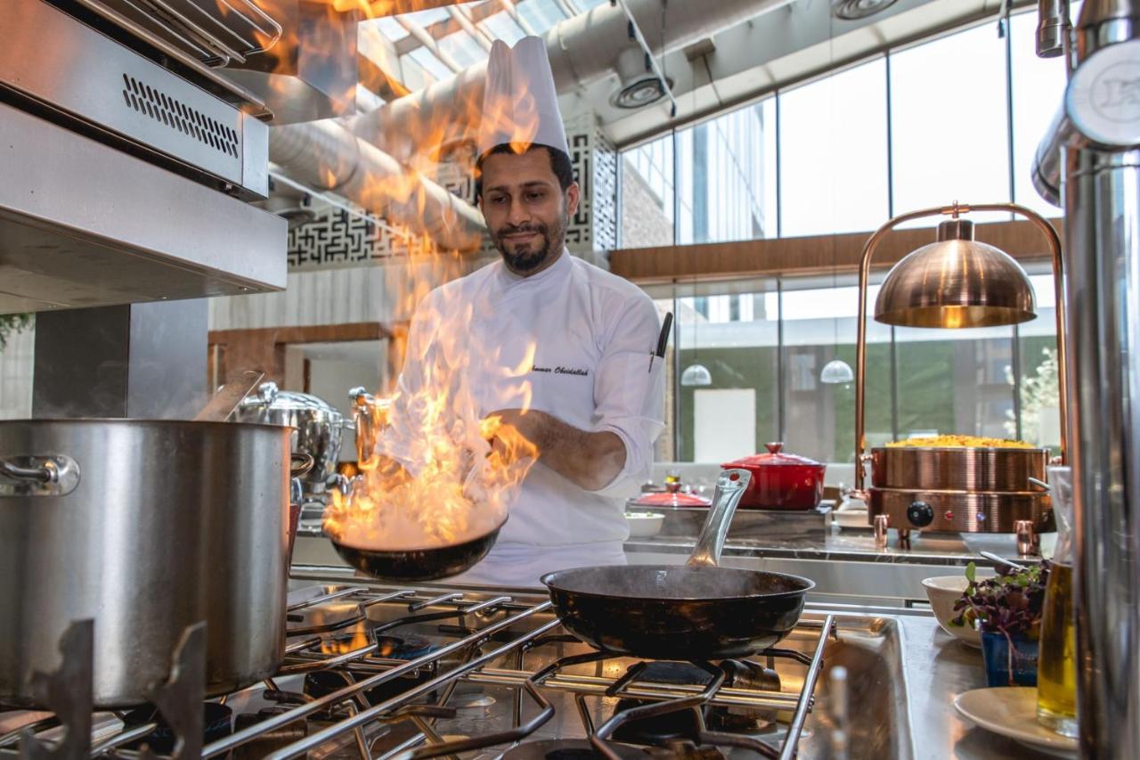 Jeddah Marriott Hotel Madinah Road 외부 사진 Chef cooking with a flambé torch