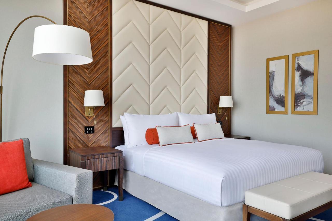 Jeddah Marriott Hotel Madinah Road 외부 사진 A guest room at the hotel