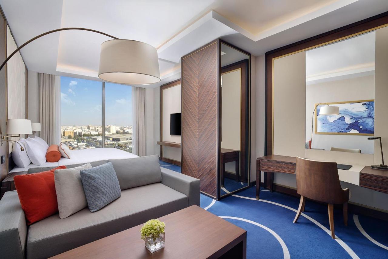 Jeddah Marriott Hotel Madinah Road 외부 사진 A suite at the hotel