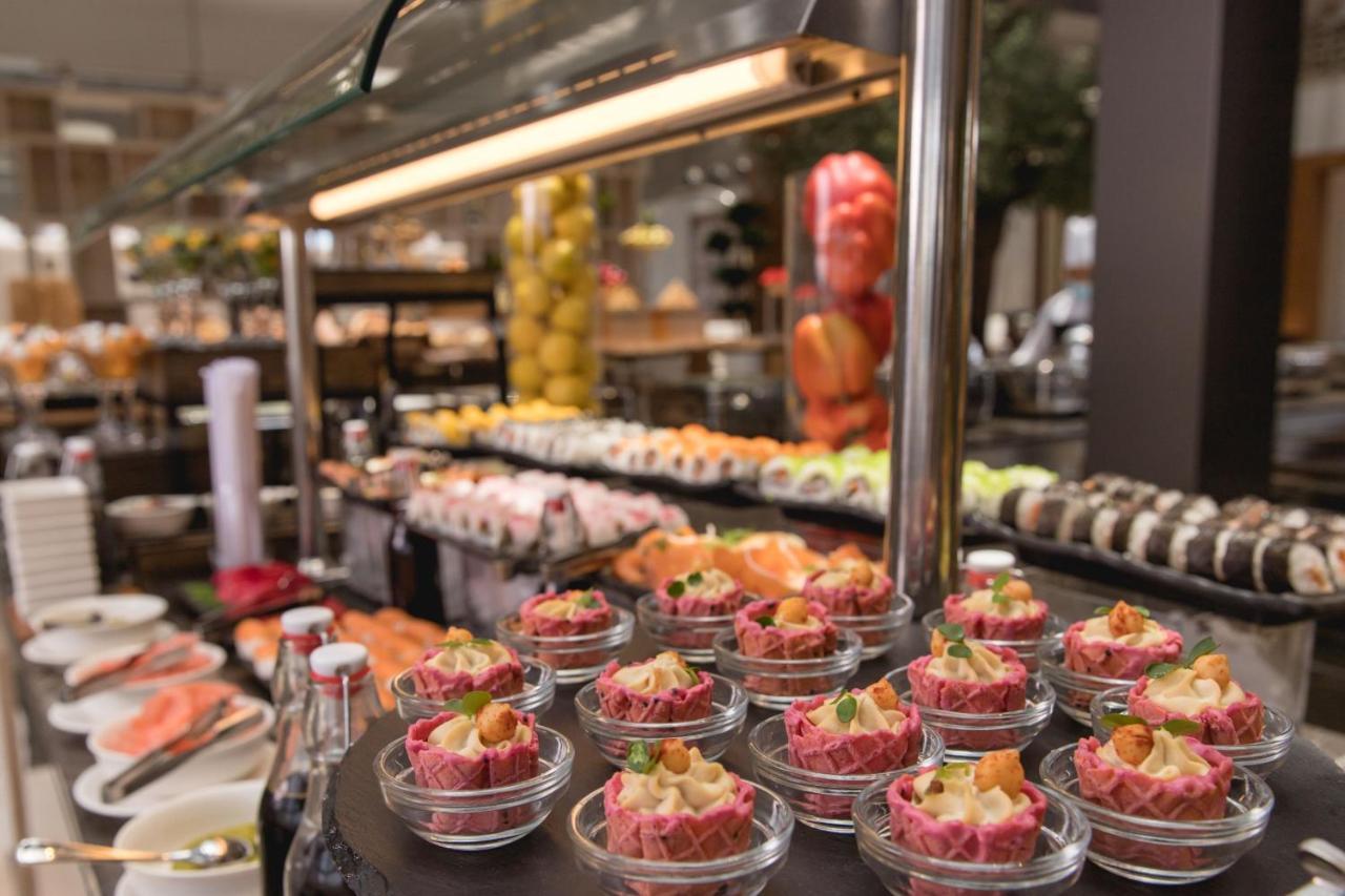 Jeddah Marriott Hotel Madinah Road 외부 사진 A buffet at a hotel