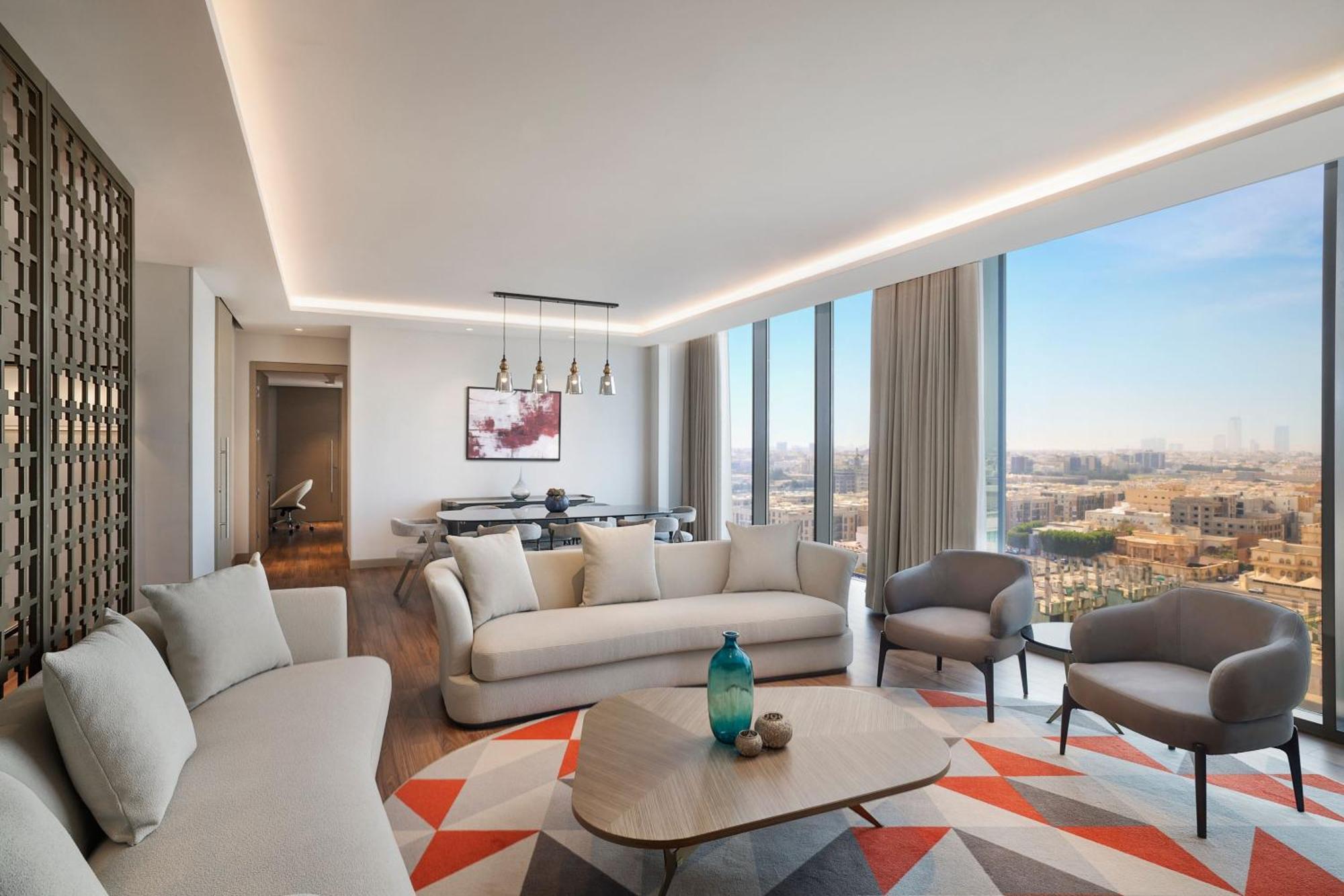 Jeddah Marriott Hotel Madinah Road 외부 사진 The living room of a three-bedroom apartment