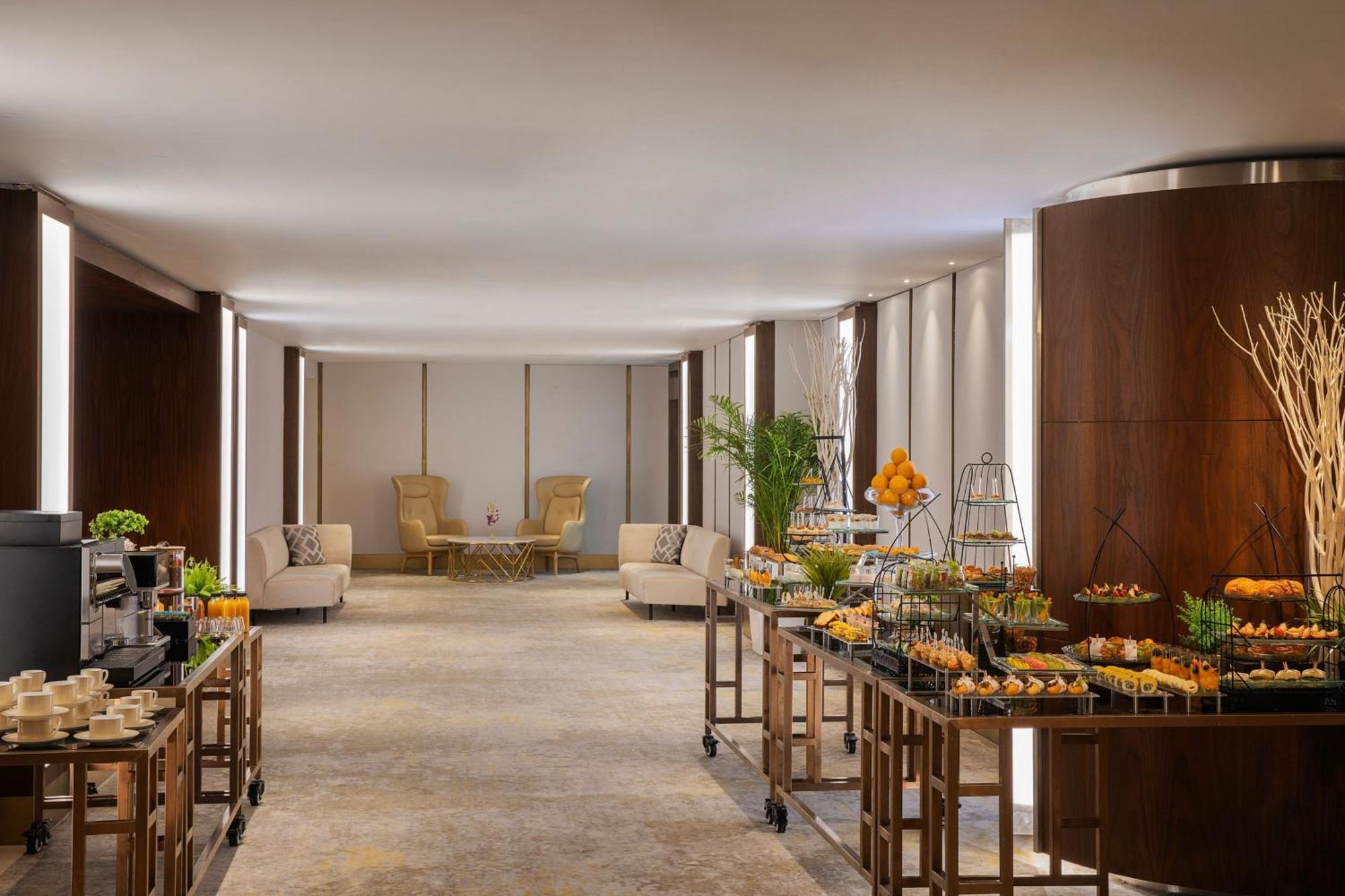 Jeddah Marriott Hotel Madinah Road 외부 사진 The Westin Mumbai International Airport