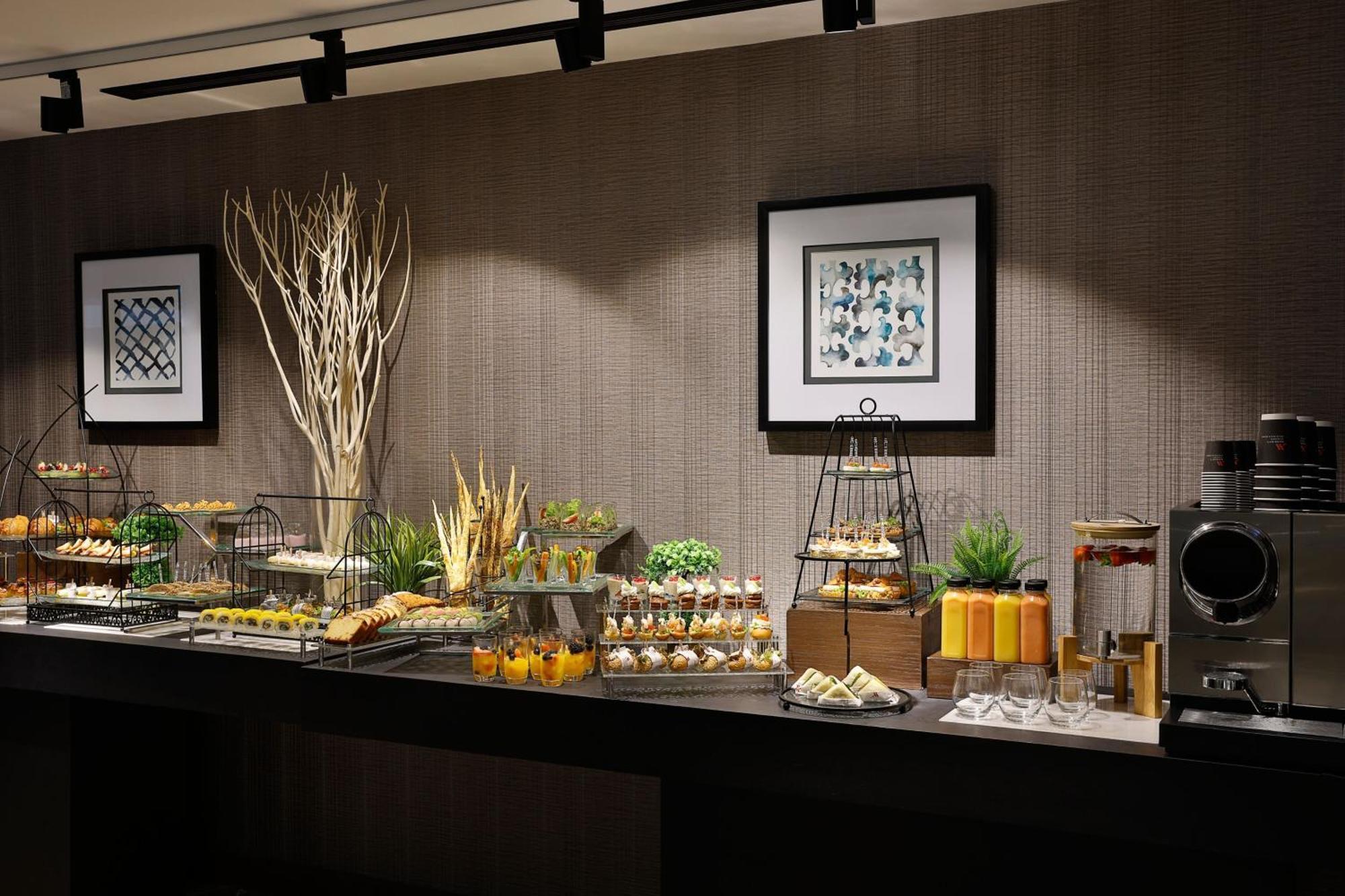 Jeddah Marriott Hotel Madinah Road 외부 사진 A buffet at a hotel