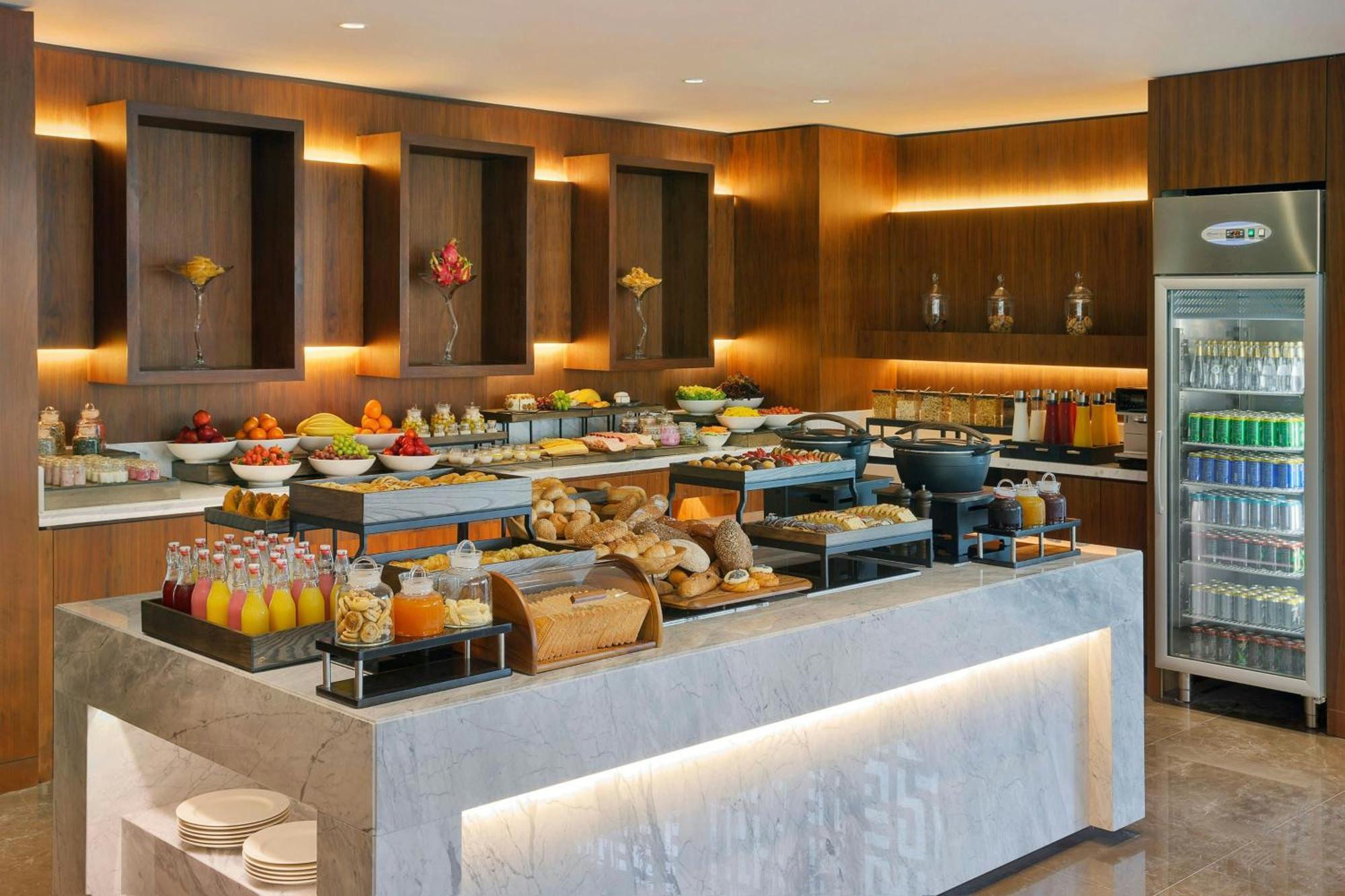 Jeddah Marriott Hotel Madinah Road 외부 사진 A buffet at a hotel