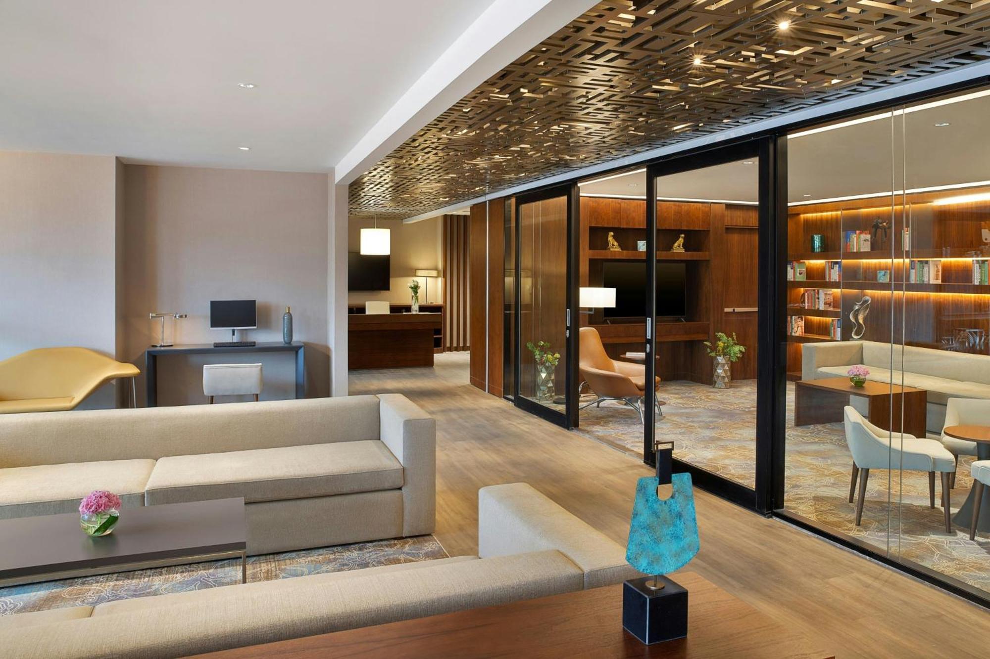 Jeddah Marriott Hotel Madinah Road 외부 사진 The Westin Mumbai International Airport